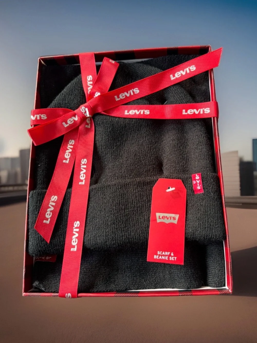 Levi's Men's Logo Beanie & Scarf Gift Set. One Size. Black. New in Gift Box